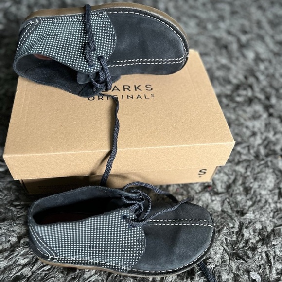 Kids Desert Trek Clarks size 3 W - Picture 1 of 2